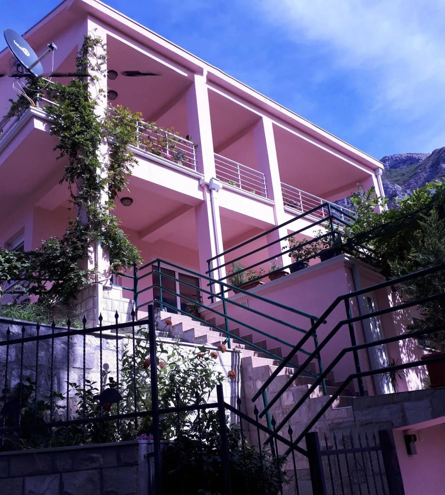 Ecohouse Risan Studio Exterior foto
